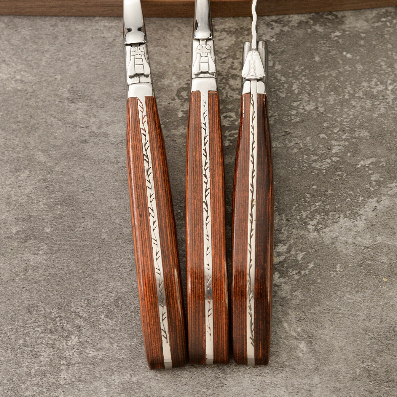 Colorful wood steak knife, steak fork, Western cuisine knife, fork and spoon set, wooden-handled serrated steak knife, Western restaurant household steak knife Application Scenario