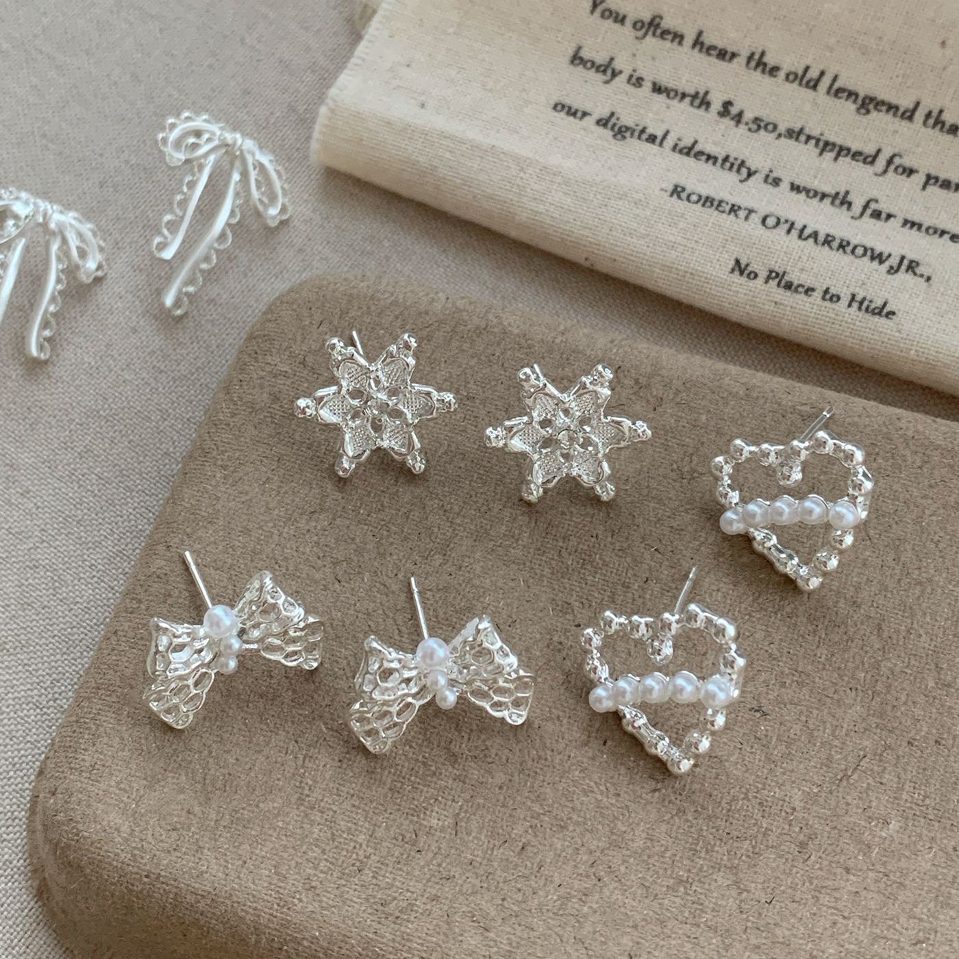 New Korean version pearl plain silver bow stud earrings, women's silver needles, exquisite light luxury, ins style, sweet and versatile earrings Specification drawing