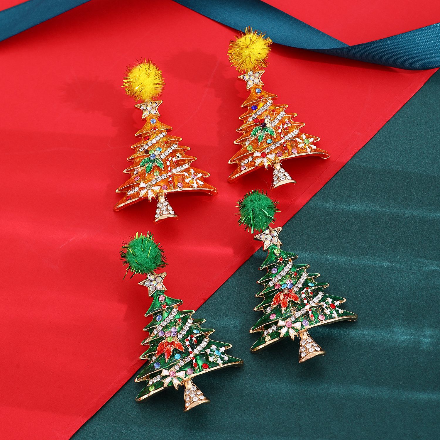 Wholesale of European and American cross-border Christmas ornaments, including colored diamond alloy oil-drip Christmas tree stud earrings and fashionable and elegant women's earrings Specification drawing