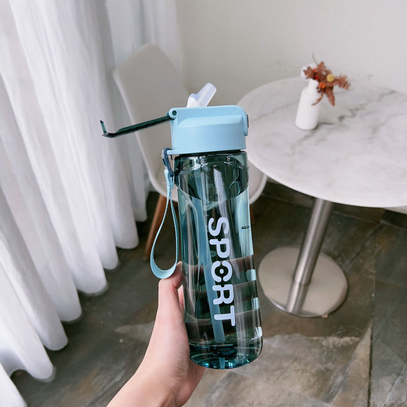 A creative, fresh and simple Korean-style water cup with a straw and a portable male student sports outdoor plastic cup details Picture