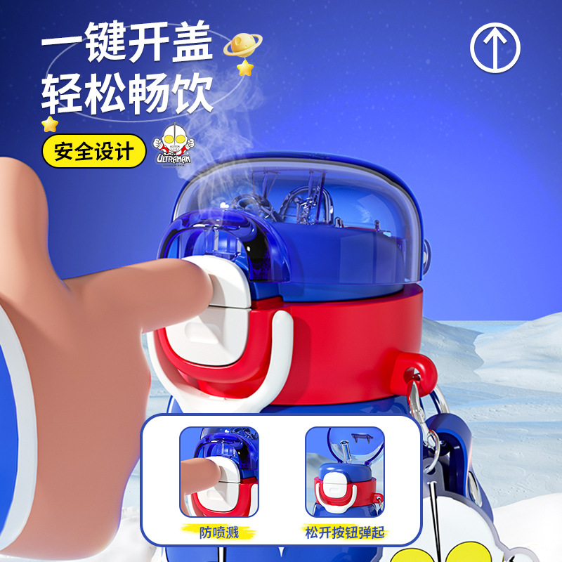 The classic Ultraman Family series fun insulated cup features a silk-screened body and a sturdy handle for easy carrying. It is a double drinking cup Application Scenario