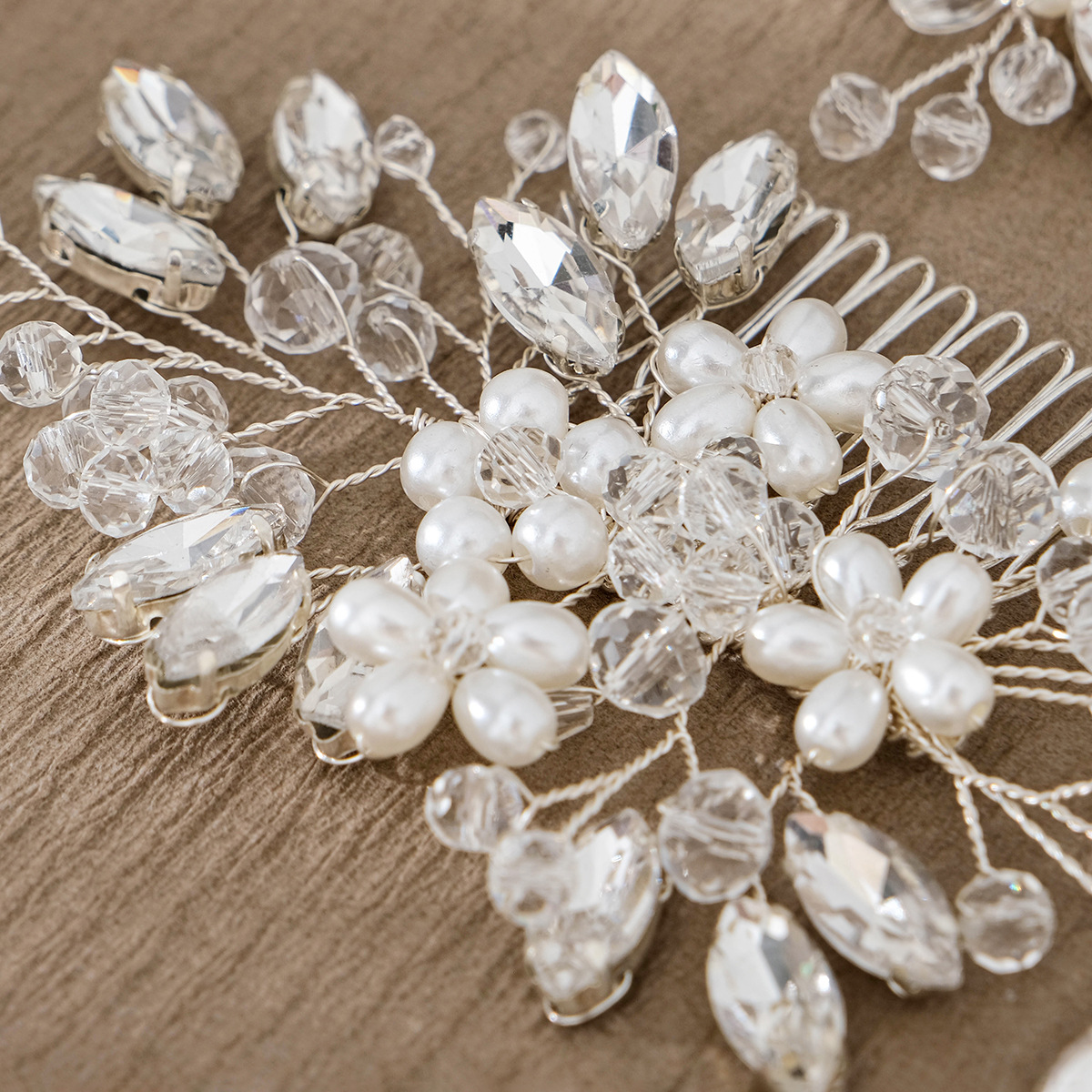 European and American wedding bride accessories, handcrafted comb set, versatile updo headwear, rhinestone, pearl, flower hairpins and combs Application Scenario