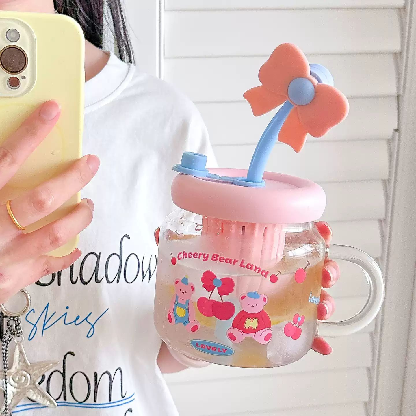 High appearance level bow water cup for girls, large-capacity high-temperature resistant glass cup, tea brewing with filter, cartoon straw cup full figure