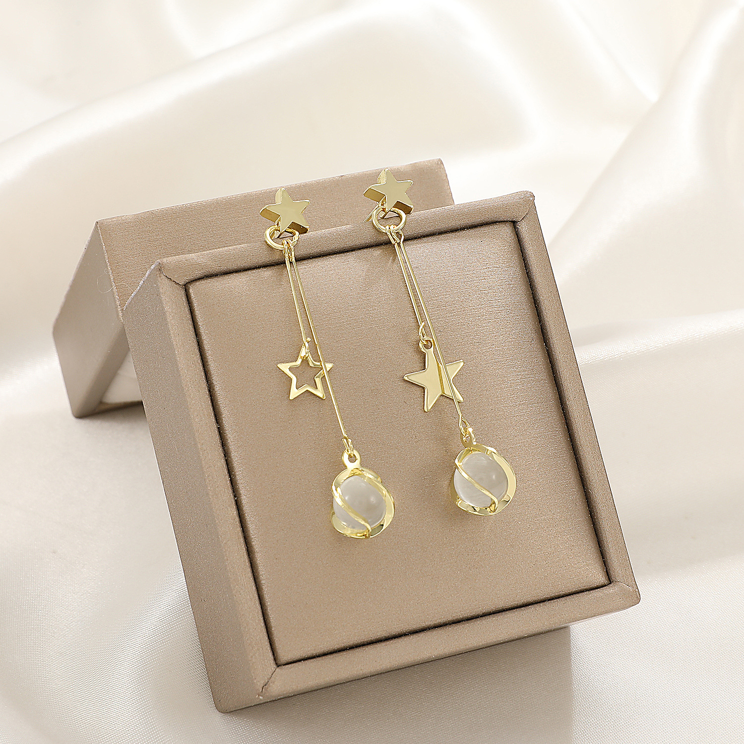 European and American ins cat's eye stone earrings, women's fashionable and elegant long star tassel earrings, creative and popular teardrop earrings Specification drawing