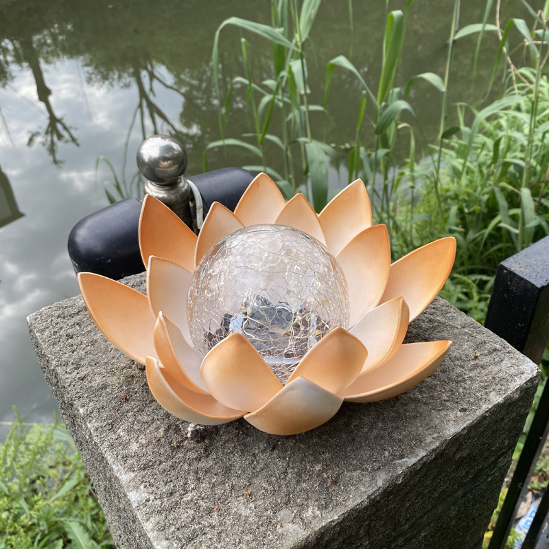 New solar garden lamps, outdoor solar lamps, solar lotus lamps, and garden crack decorative lamps Application Scenario