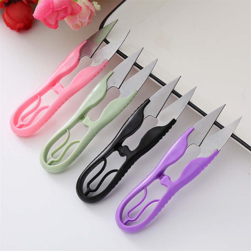 Single-piece cross-stitch scissors, single-color small scissors, colored plastic yarn shears, thread end shears, U-shaped thread trimming wholesale full figure