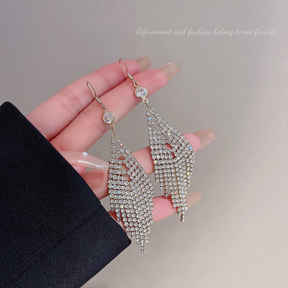 New Korean fashionable and elegant tassel earrings, summer high-end, individualistic, exaggerated and super shiny, full diamond earrings for women wholesale details Picture