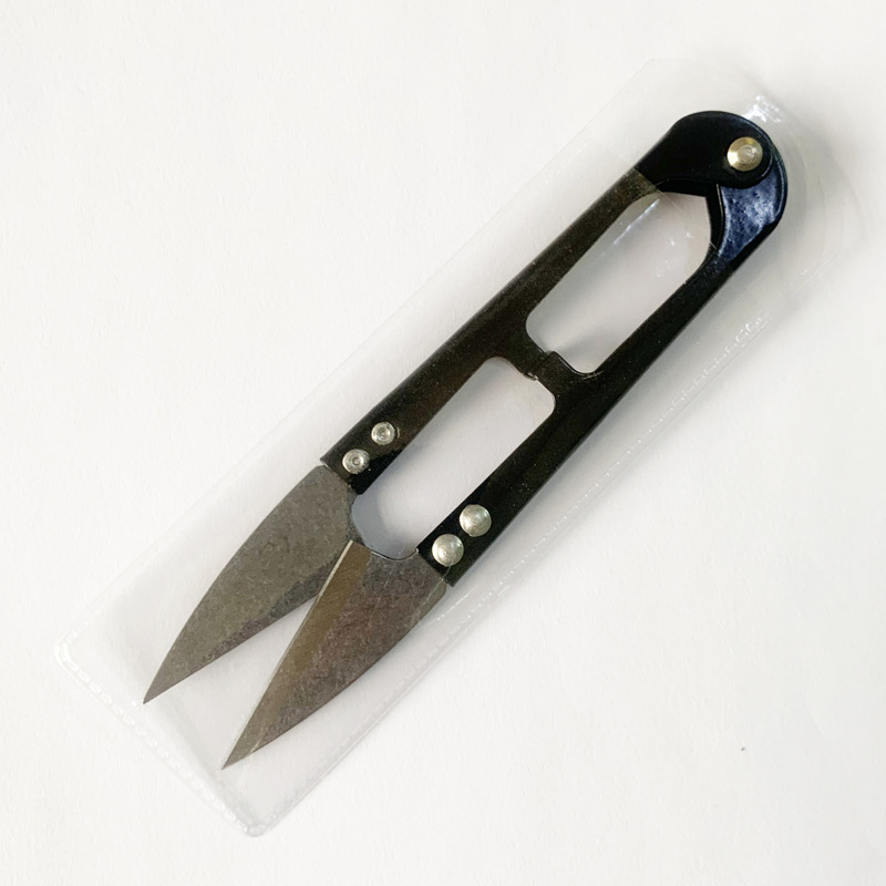 Wholesale of small scissors for cutting thread ends, U-shaped spring yarn scissors, color spray-painted cross-stitch fishing line small scissors undefined