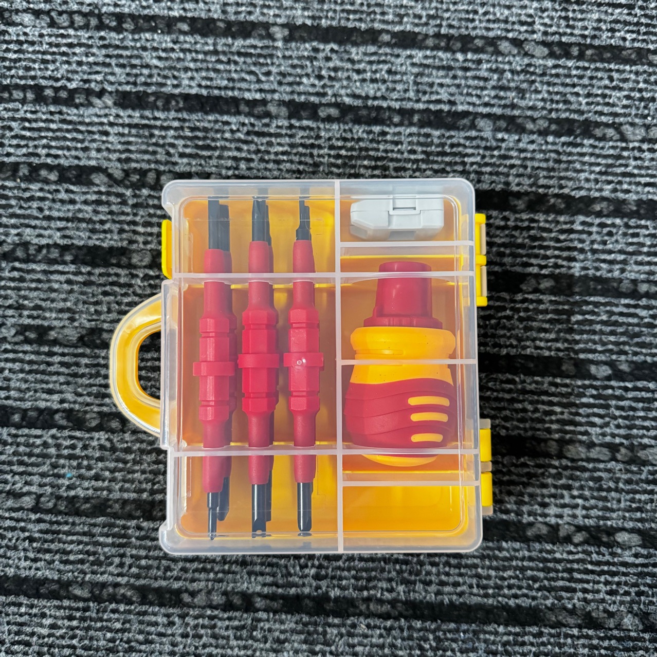Bidirectional ratchet insulated 14-in-1 multi-functional screw special-shaped screwdriver, electrician insulated screwdriver tool set Application Scenario