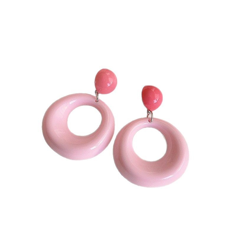 The fresh and delicate flower-shaped earrings are a new bestseller for women in 2025. They are sweet and elegant earrings with a niche design and a high-end feel Item Picture