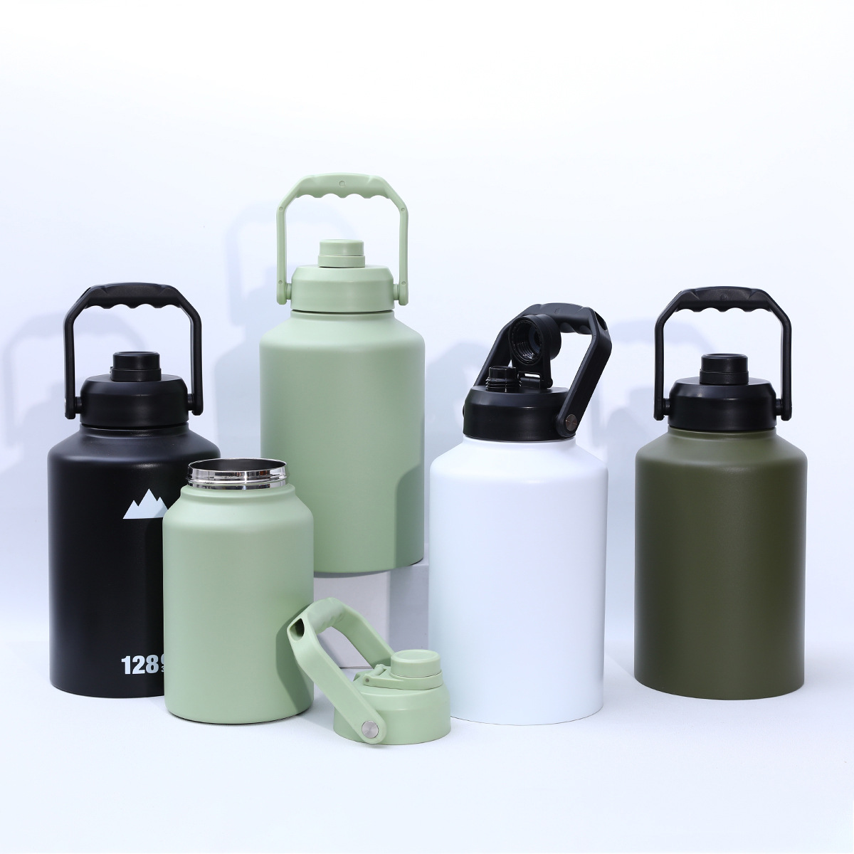 For outdoor use, carry a 304 stainless steel insulated water bottle with a handle, a 128oz large-capacity vacuum space flask details Picture