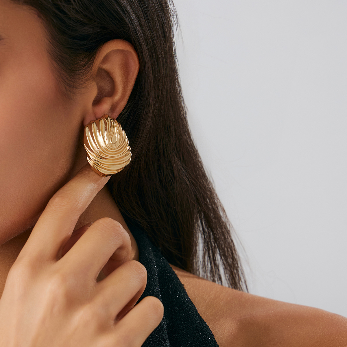 Exaggerated vacation style earrings European and American conch symbol personalized stud earrings cross-border geometric retro earrings for women details Picture