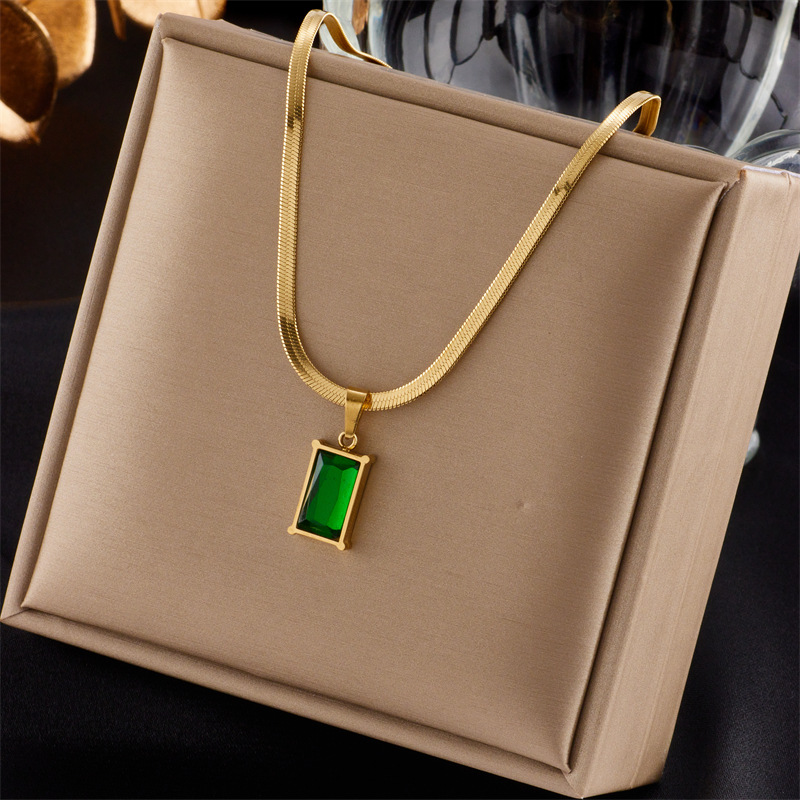 European and American ins minimalist green rectangular pendant titanium steel color-preserving flat snake bone gemstone high-end and versatile collarbone necklace full figure