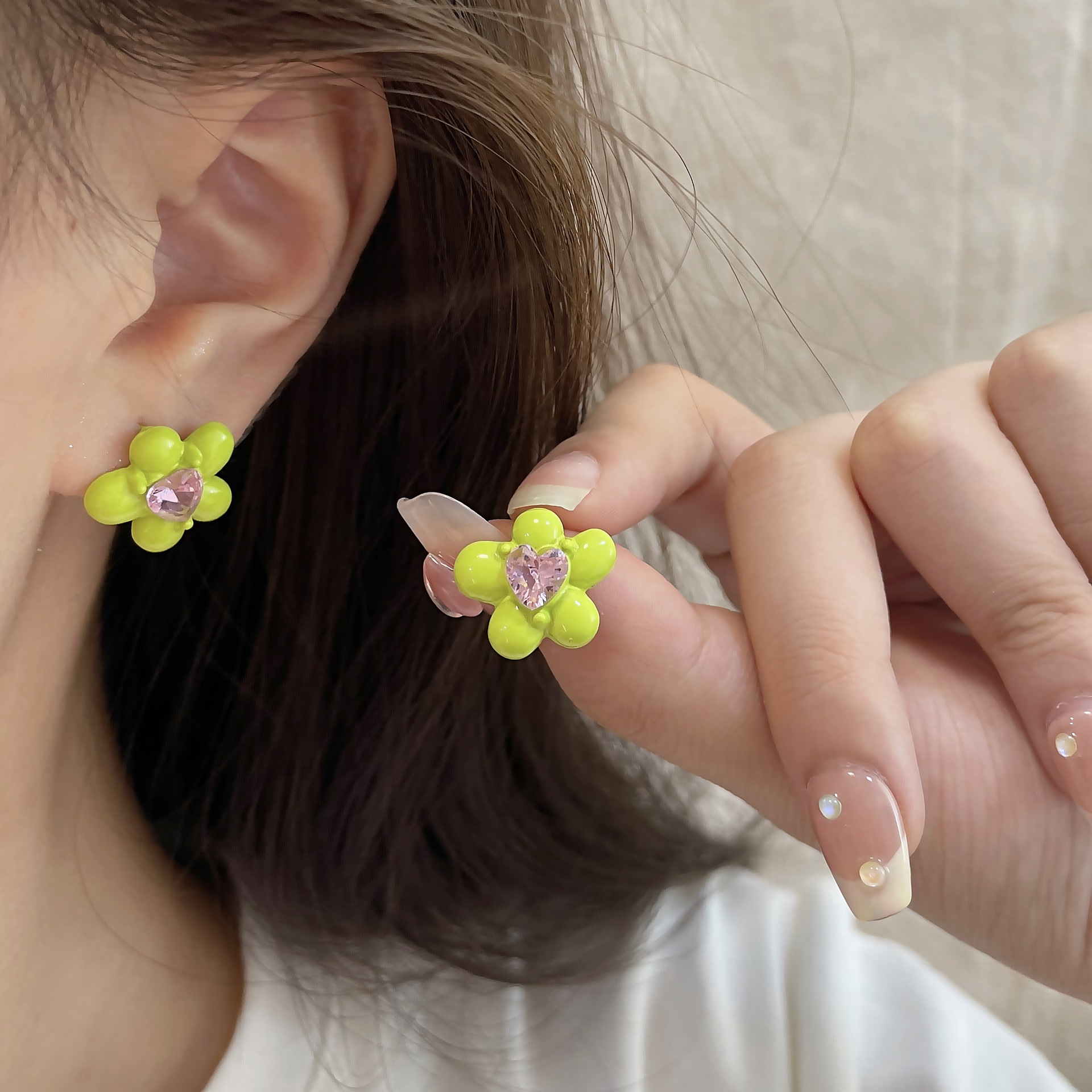 New enamel design style zircon micro-inlaid flower stud earrings and earrings in Korean style, a rare and cute Instagram style for women details Picture