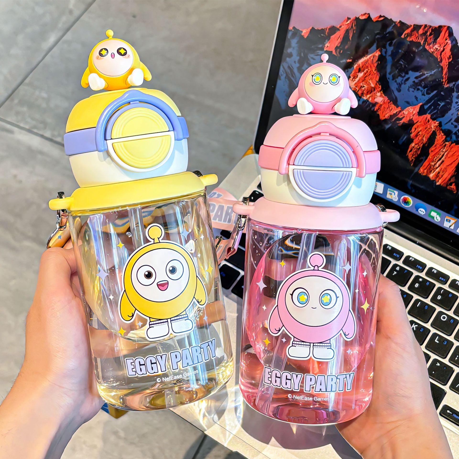 Egg Doll Party pop-up lid plastic cup with a cup rope for easy carrying. Independent doll lock design drinking cup details Picture