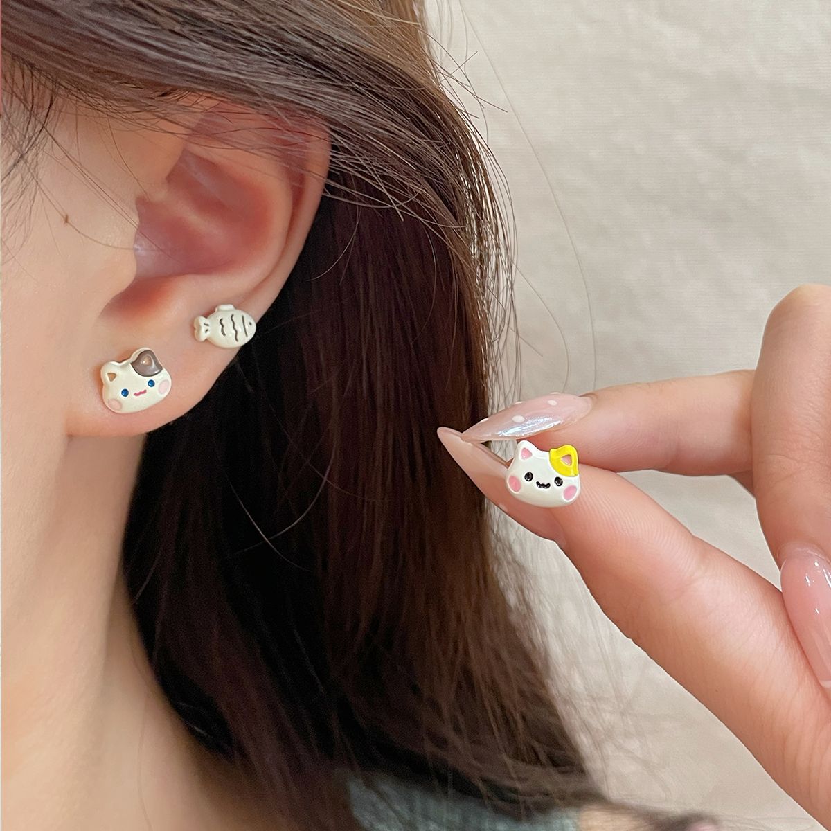 A three-piece set of cute and cartoonish ear studs for women, silver needles, unique and small, childlike and fun little beaver summer earrings details Picture
