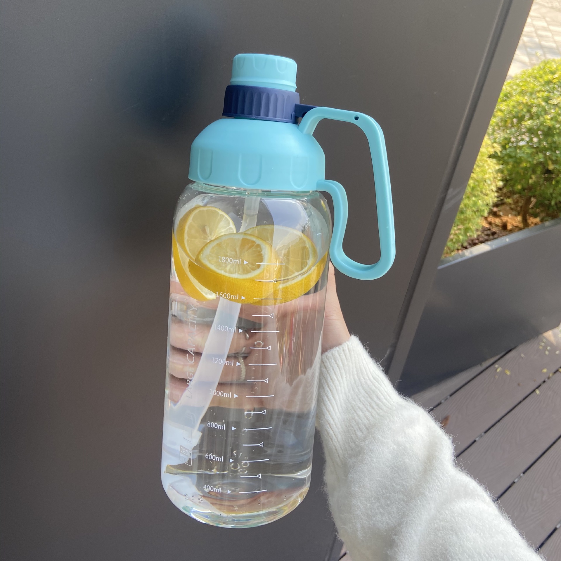 Water cup, plastic cup, outdoor portable with scale, space water bottle, sports Internet celebrity drinking straw cup, gift, portable Item Picture
