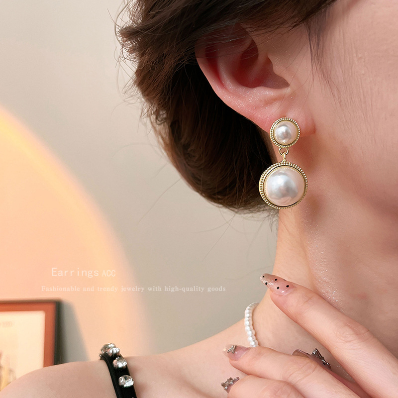 French pearl earrings for women, 2025 new style bestsellers, high-end ear studs, retro style, versatile and niche earrings for Internet celebrities details Picture