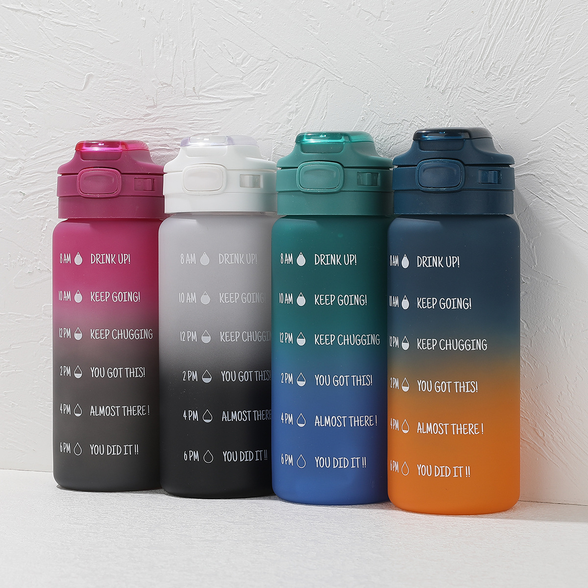 The manufacturer is selling a new large-capacity sports and fitness graduated straw cup, a hand-held outdoor adult plastic cup with gradient color details Picture