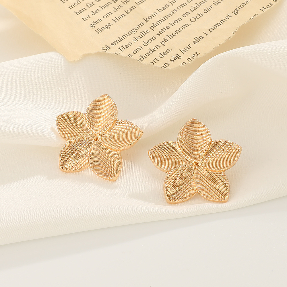European and American ins simple flower earrings, Bohemian ethnic style five-petal stud earrings, creative and elegant earrings Application Scenario