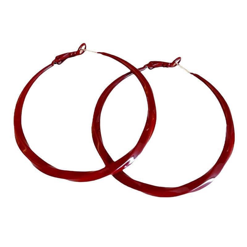 The Ankela red oil-dropping stud earrings are a niche and versatile choice. They offer a light luxury and high-end look for autumn and winter, as well as simple ear loops Item Picture