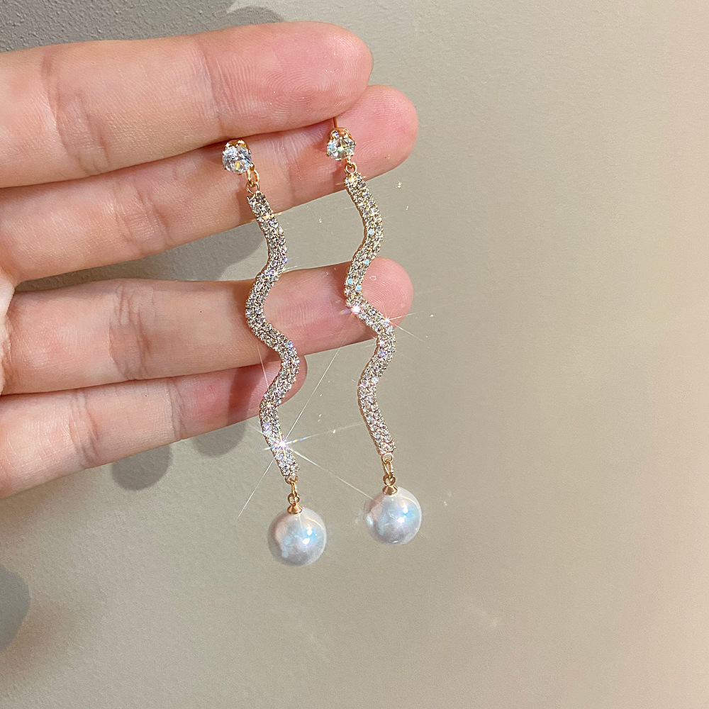 European and American ins long pearl rhinestone earrings and pendants, fashionable Korean wavy S-curve stud earrings, and personalized and exaggerated earrings details Picture
