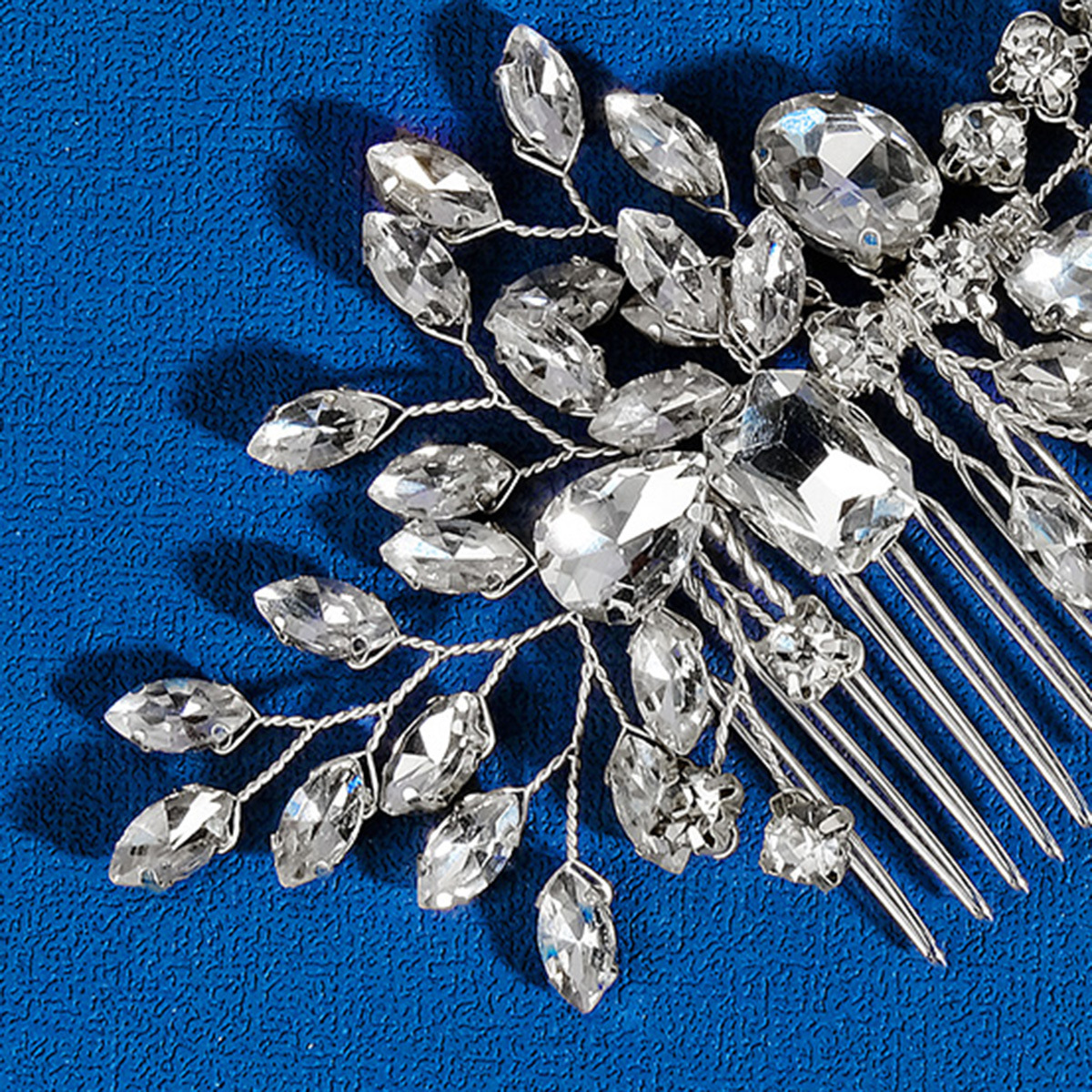 Xiuhe ancient-style hair accessories, new Chinese-style wedding headwear, handcrafted crystal flower combs, simple hair combs, bride headwear Application Scenario