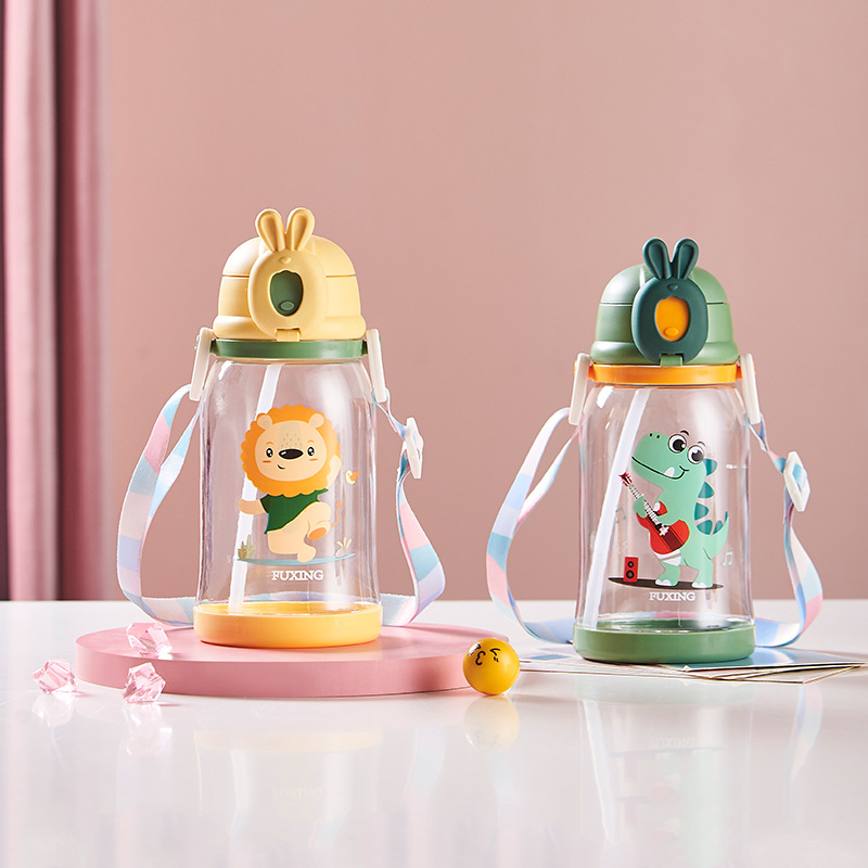 Cute large-capacity plastic water cups with straws, leak-proof portable cups for boys and girls, outdoor crossbody space cups wholesale Application Scenario