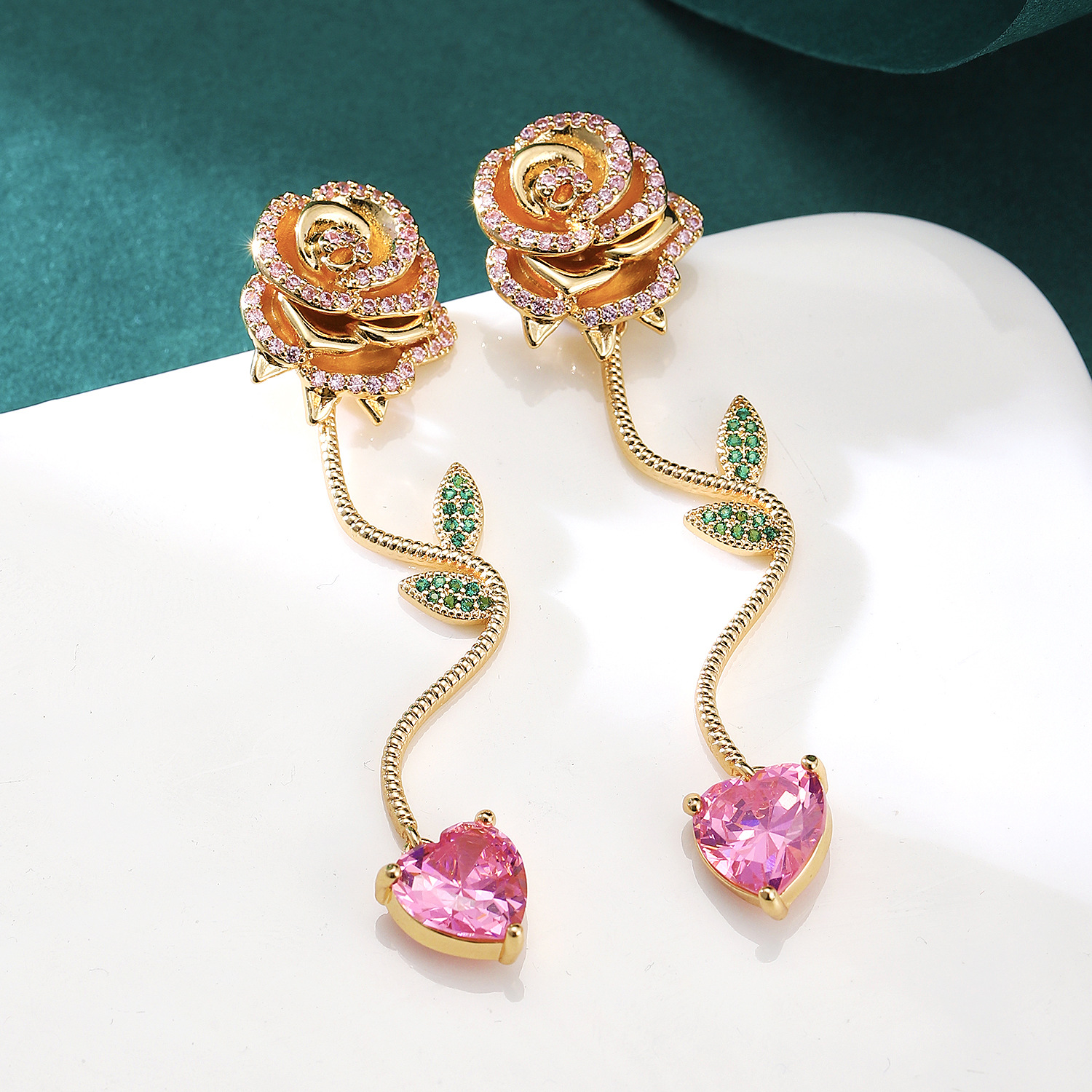 New cross-border diamond-encrusted rose earrings for women, French light luxury creative design, heart-shaped camellia stud earrings, trendy Specification drawing