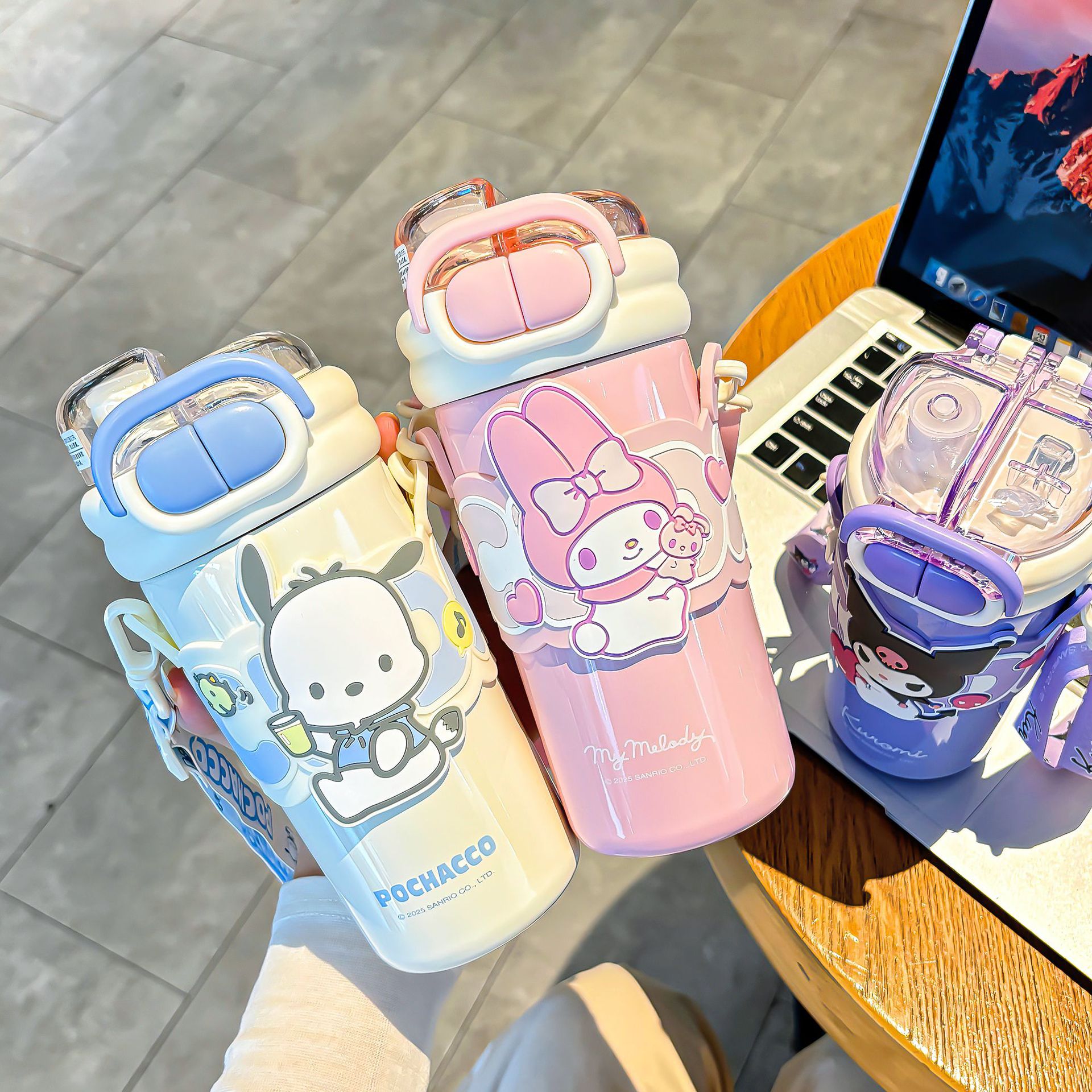 The cute Sanrio Family series double-drinking lockable thermos cup with adjustable rope makes it convenient to carry drinking cups Specification drawing