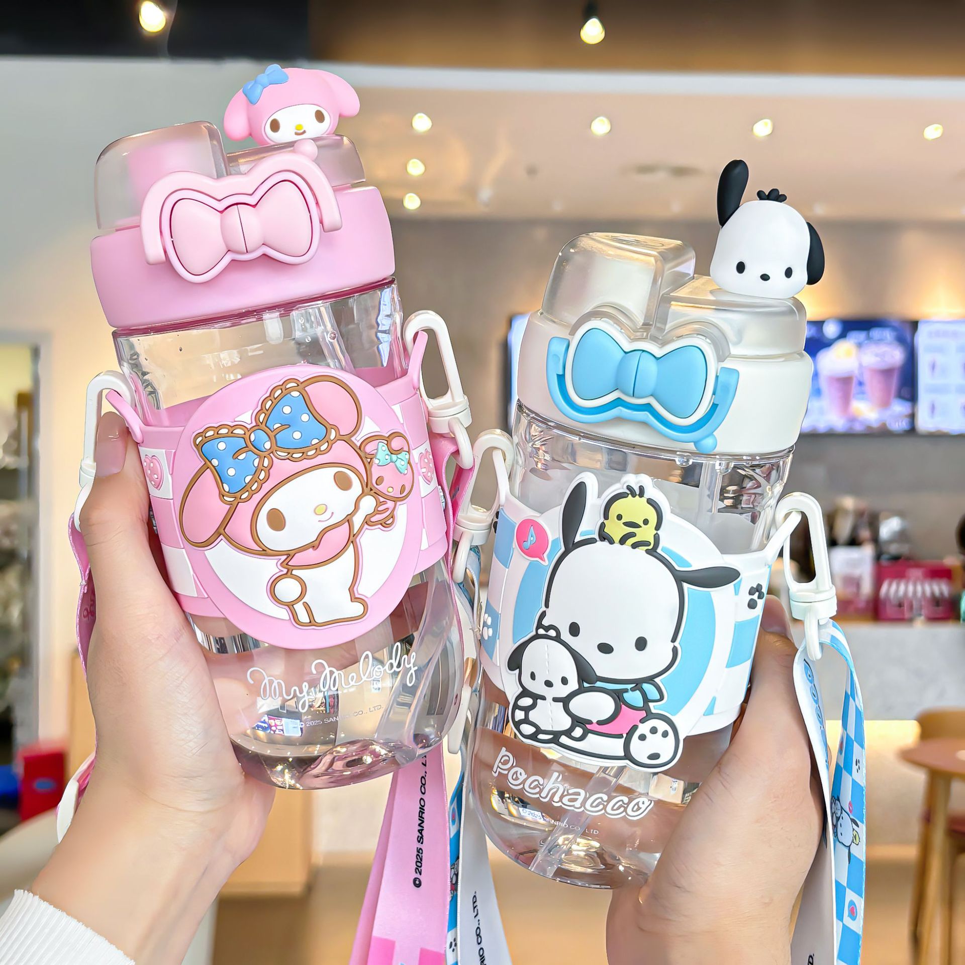 Sanrio officially authorized children's water cup, cute Tritan double-drinking cup, large capacity, convenient carrying plastic cup details Picture