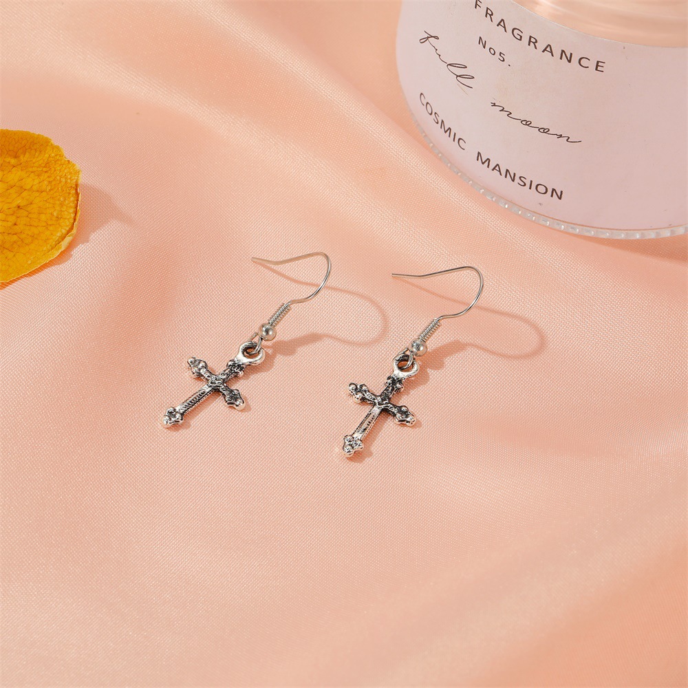 Cross-border best-selling earrings: Retro cloud butterfly earrings, European and American style dark cross earrings, Halloween accessories Specification drawing