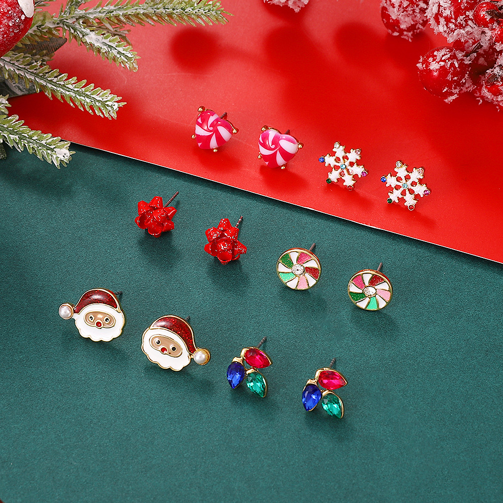 Christmas earring set, European and American cross-border ins snowflake reindeer Santa Claus fashionable stud earrings, autumn and winter earrings for women Application Scenario