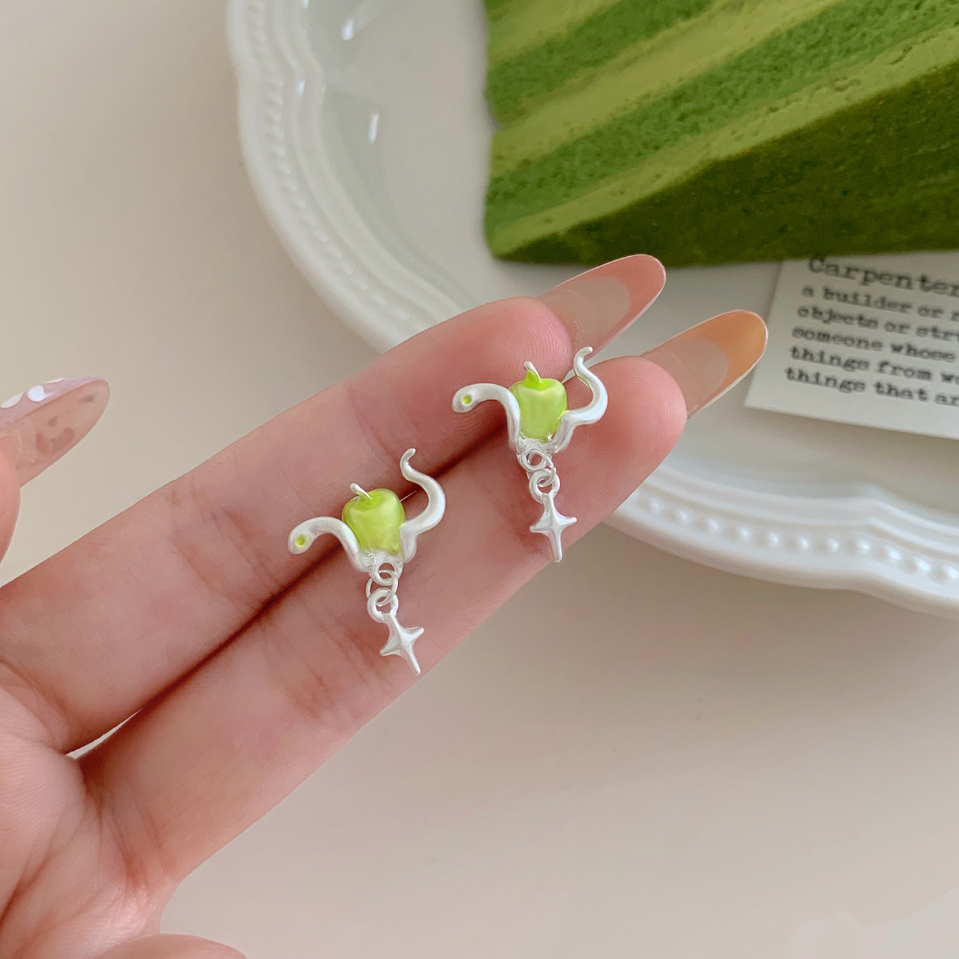 New green apple, little snake, four-pointed star earrings, silver needles for women, sweet, cool and exquisite, zodiac year of the Snake, zodiac year earrings full figure