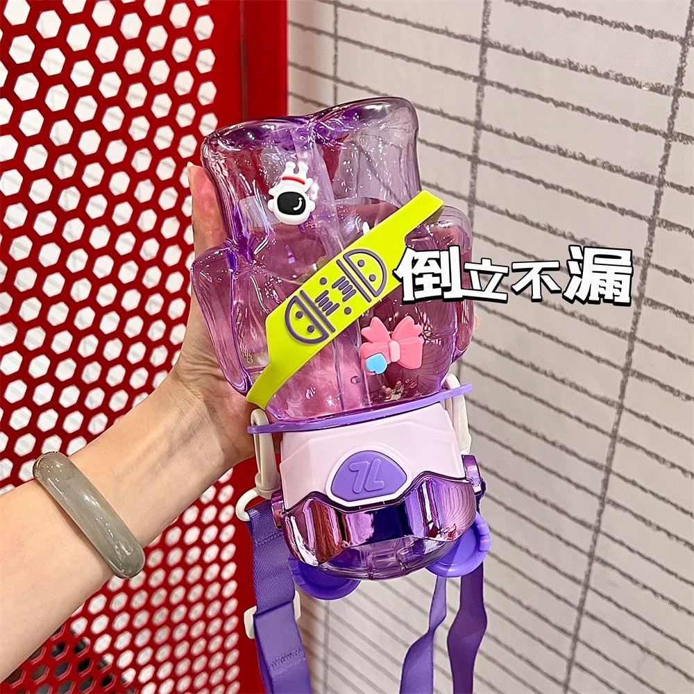 Cute little bear straw cup, glasses lock, children's water cup, push-flip lid sports water bottle, carrying straw water cup Application Scenario