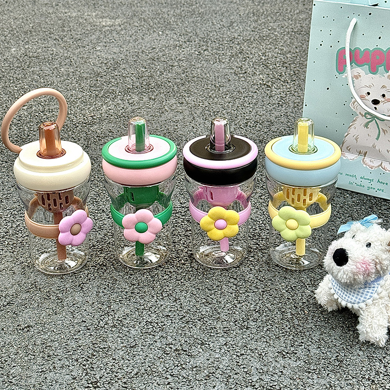 Flower plastic cup, super cute and simple straw water cup, ins high appearance level, girls' flower tea tea water cup, separated water cup Application Scenario