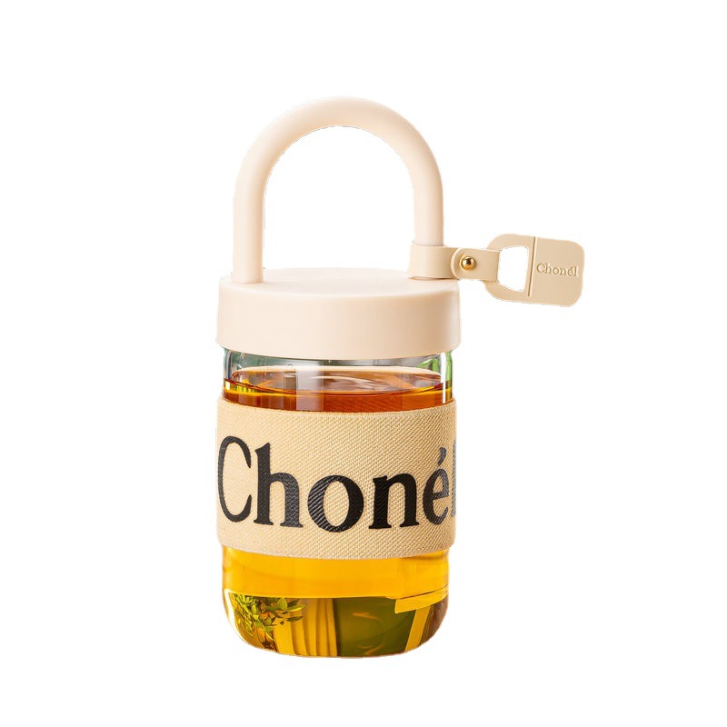 Ins-style small fragrance high borosilicate glass cup, coffee cup, summer portable hand-held cup, large capacity, popular student cup Application Scenario