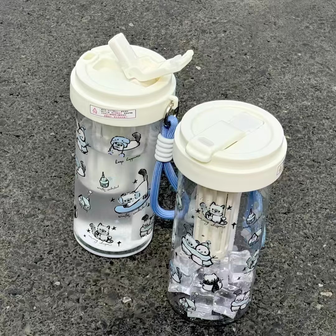 The new straw water cup has a high appearance level, is cute and portable for girls. It is a heat-resistant plastic cup with a tea-water separation function details Picture
