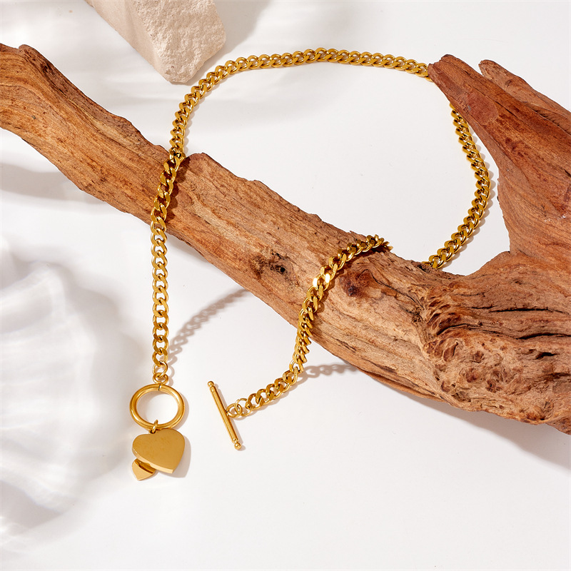 European and American fashion niche design gold-plated titanium steel OT buckle chain shell heart pendant jewelry necklace details Picture