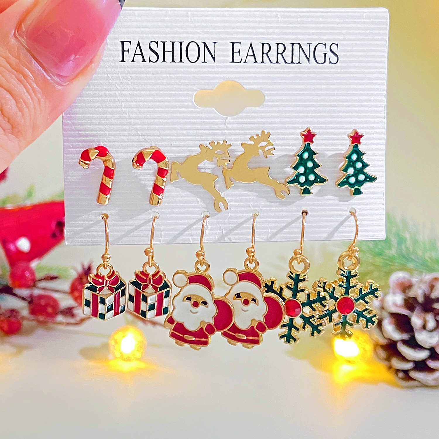 European and American Christmas earring set combination ins alloy oil-dripping snowman Snowflake reindeer Christmas tree stud earrings Application Scenario
