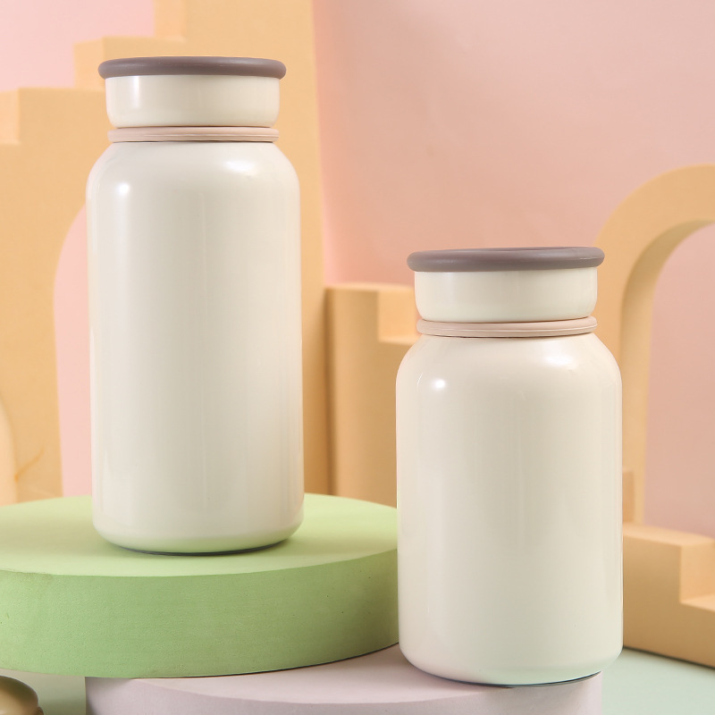 Japanese-style simple insulated cup, travel cup, portable milk cup for female students, tea-water separation kettle, coffee cup with a carrying rope full figure