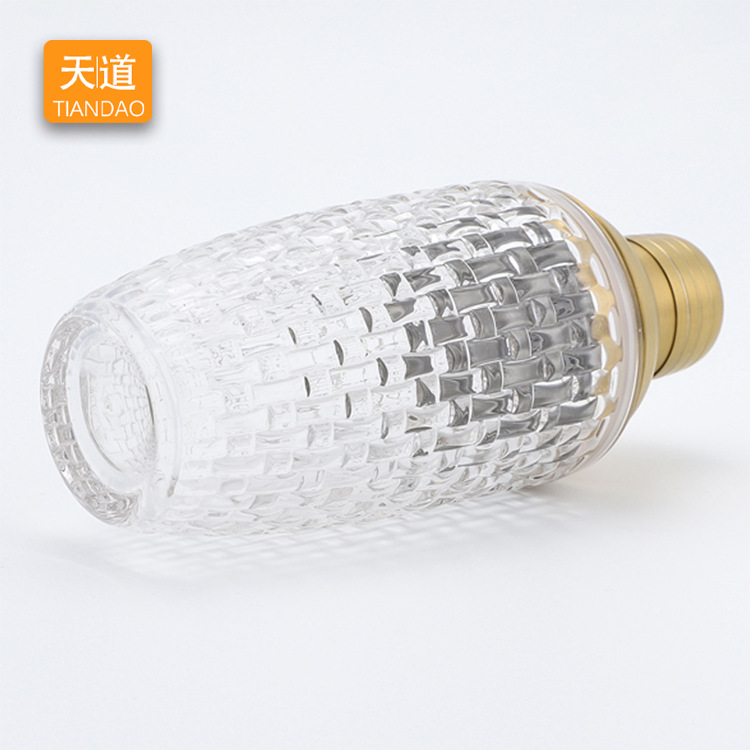 New ice flower glass cup with 304 stainless steel lid, cocktail mixer, cocktail mixing set, cocktail mixing tools, Shaker Application Scenario