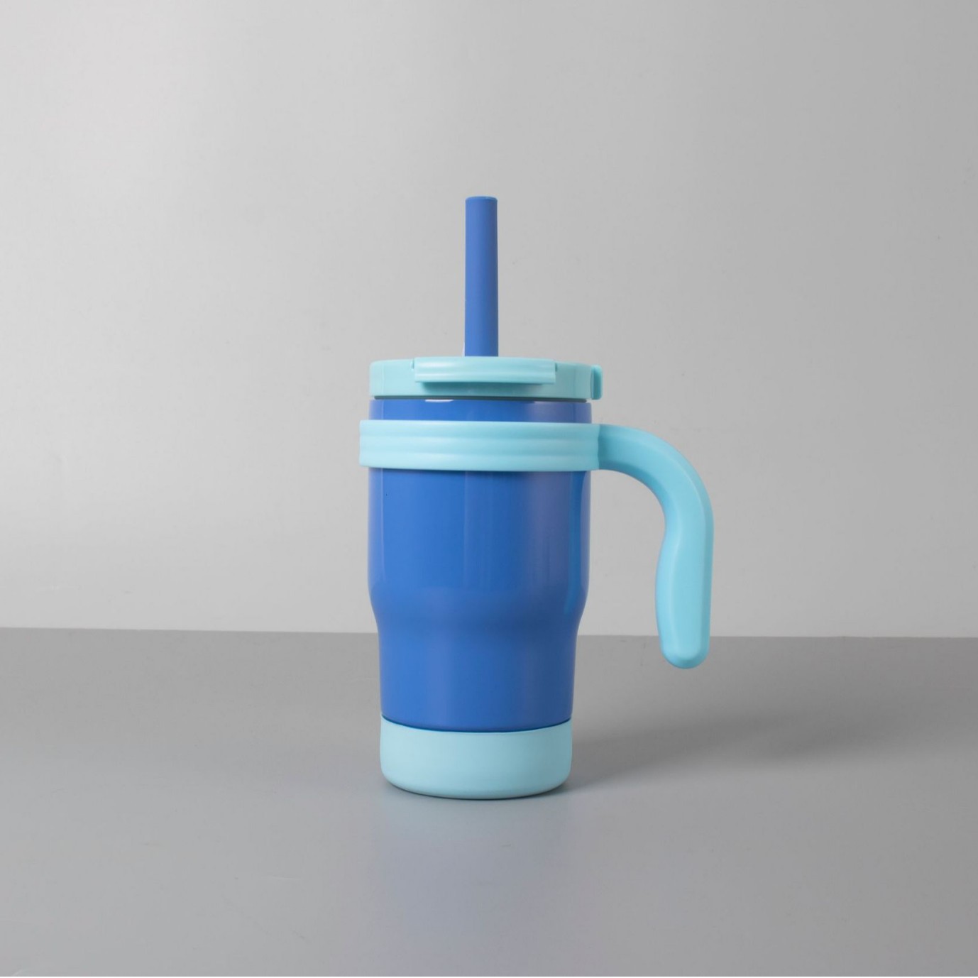Reduce Amazon's best-selling children's insulated cups with handles, children's double-drinking cups, and stainless steel water cups with straws Application Scenario
