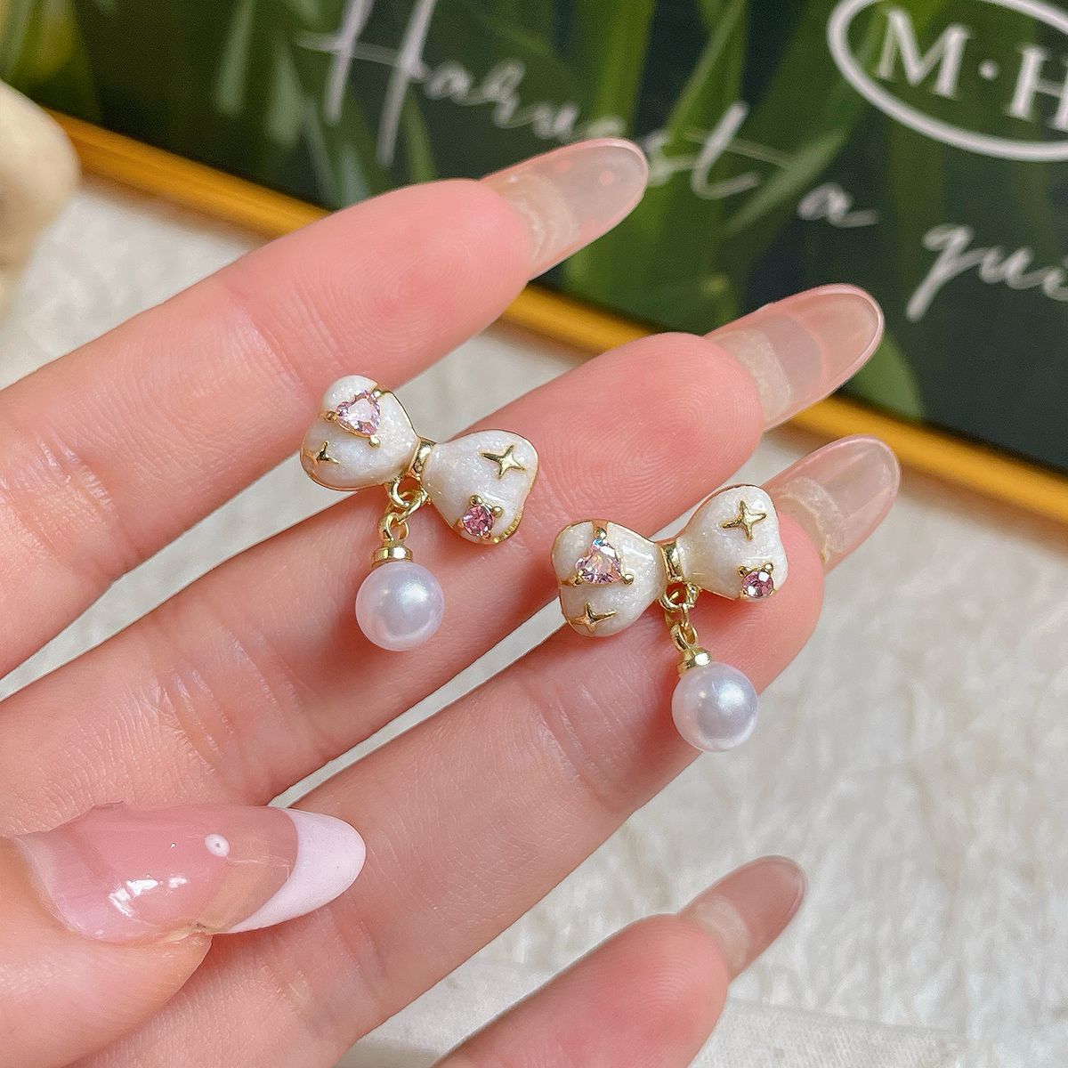 Korean style unique pink zircon oil drip bow earrings, women's silver needle pearl tassel pendant, versatile and sweet earrings Specification drawing