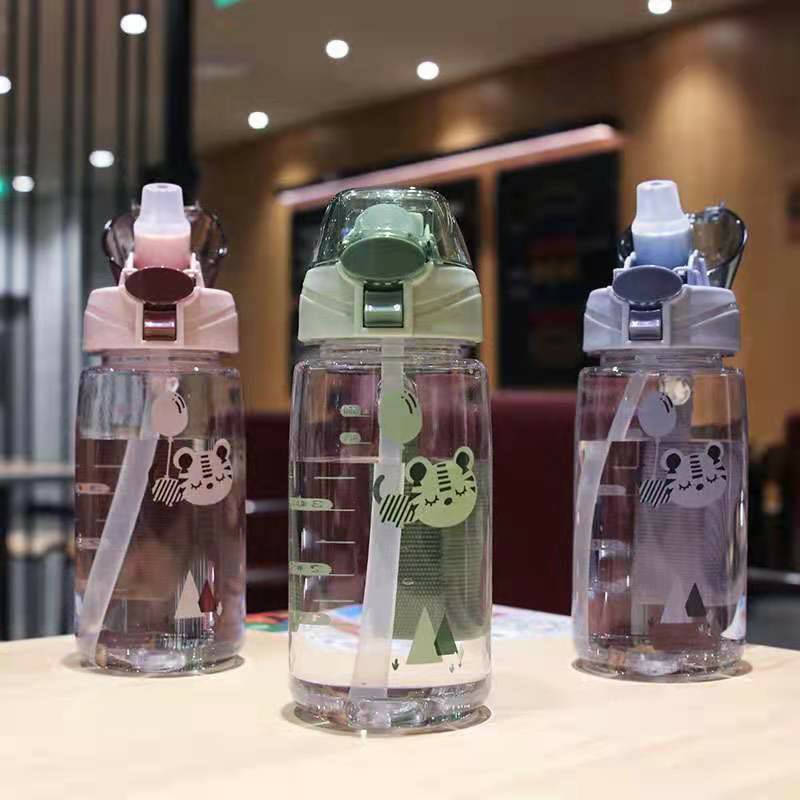 New cartoon bouncing lid plastic straw cup with drawstring scale children's water bottle, heat-resistant, shockproof and leak-proof cup Specification drawing