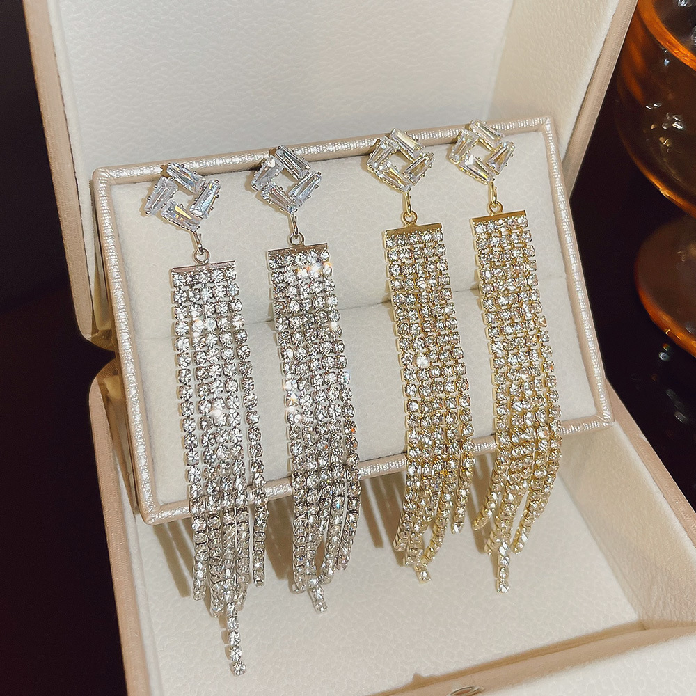 Fashionable and versatile super flash Zircon geometric tassel earrings, Korean-style high-end, exquisite and elegant, slimming and face-enhancing earrings wholesale full figure
