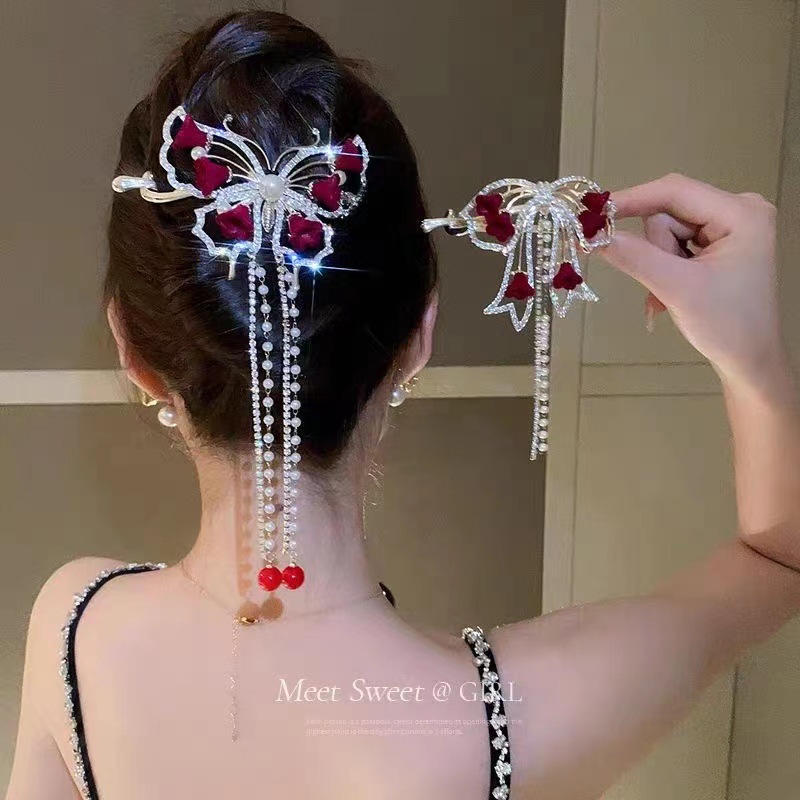 The new lily of the valley tassel twisted hairpin at the back of the head, with a high level of appearance, is a popular one-button, extremely ethereal ancient-style bride's headwear details Picture