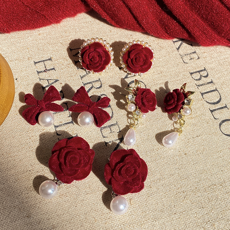 Red Christmas earrings for women, new autumn and winter 2024, tassel bow stud earrings, elegant and high-end style Application Scenario