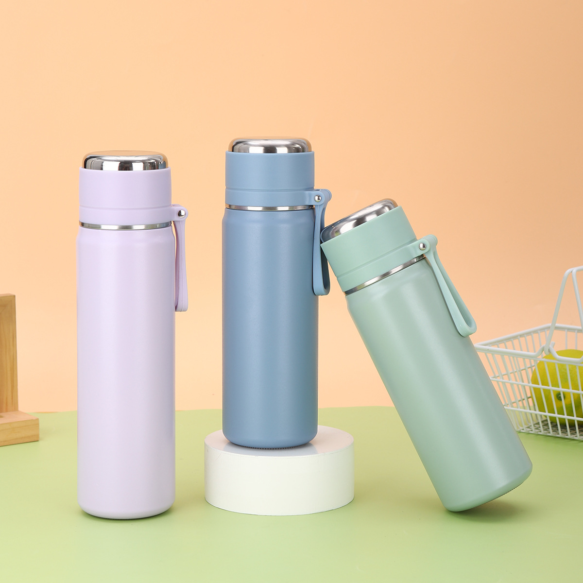 Wholesale of new 316 stainless steel double-layer vacuum insulated cups, outdoor portable sports water bottles with lifting ropes and jumping cups Application Scenario