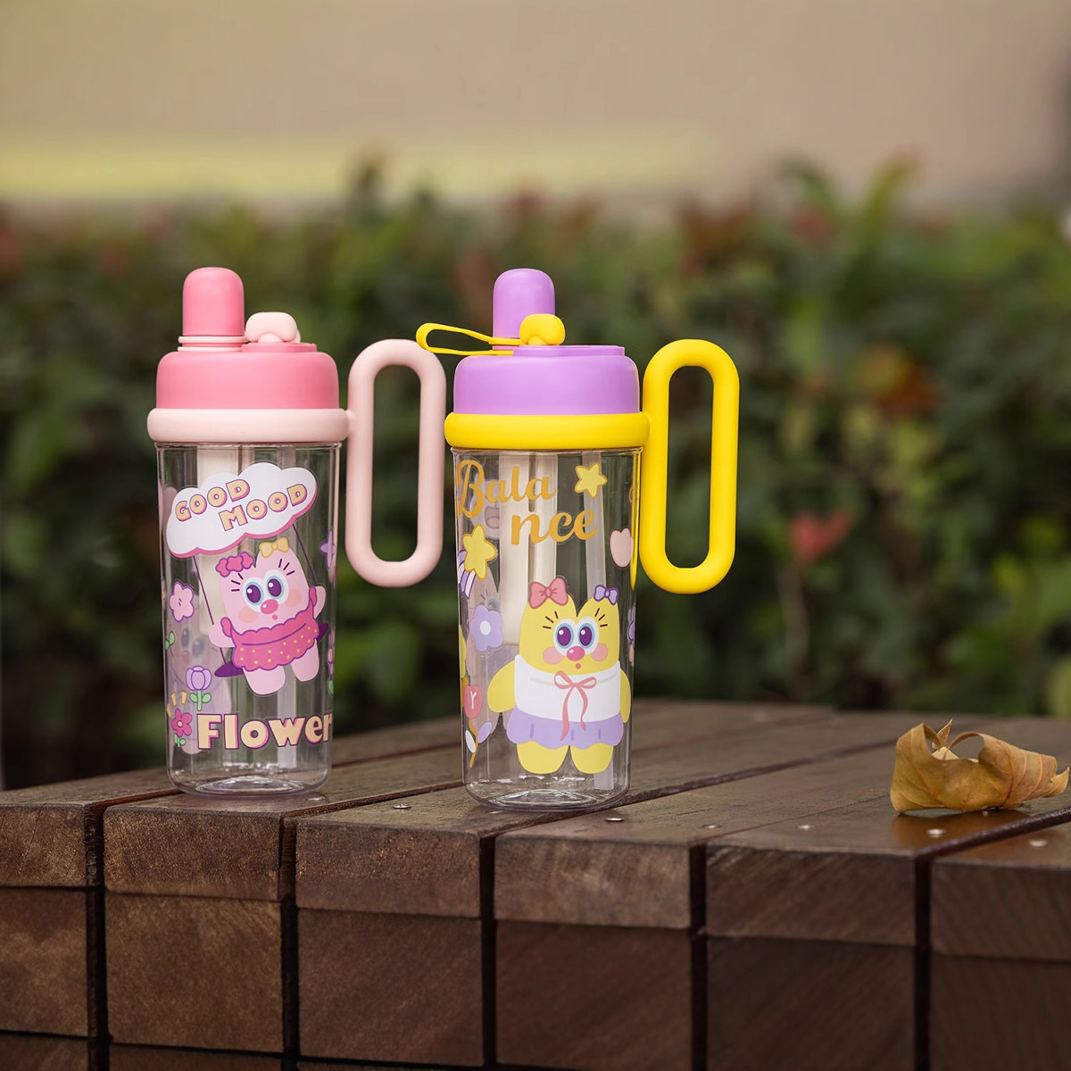 New cartoon children's plastic water cup, high appearance level for girls, double-drinking cup, large capacity, portable, student school handle cup details Picture